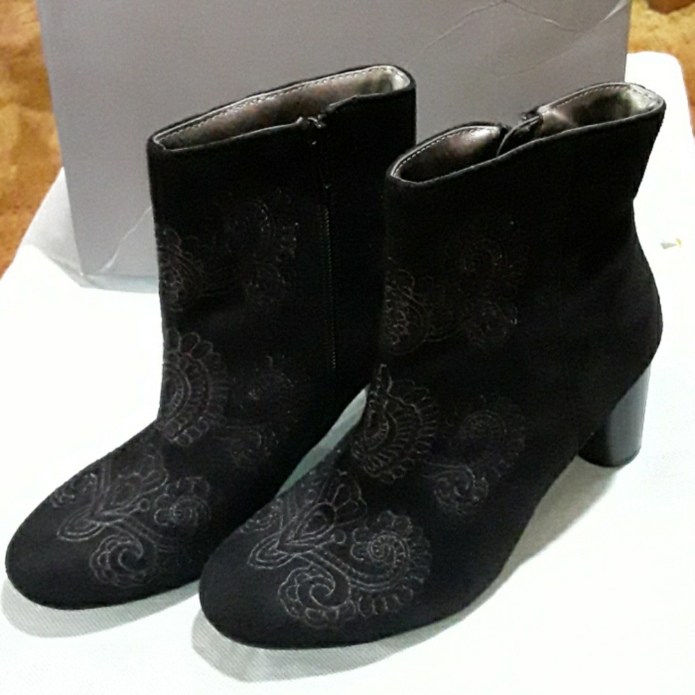 NEW BOOTIE 6.5M  black and grey Relativity